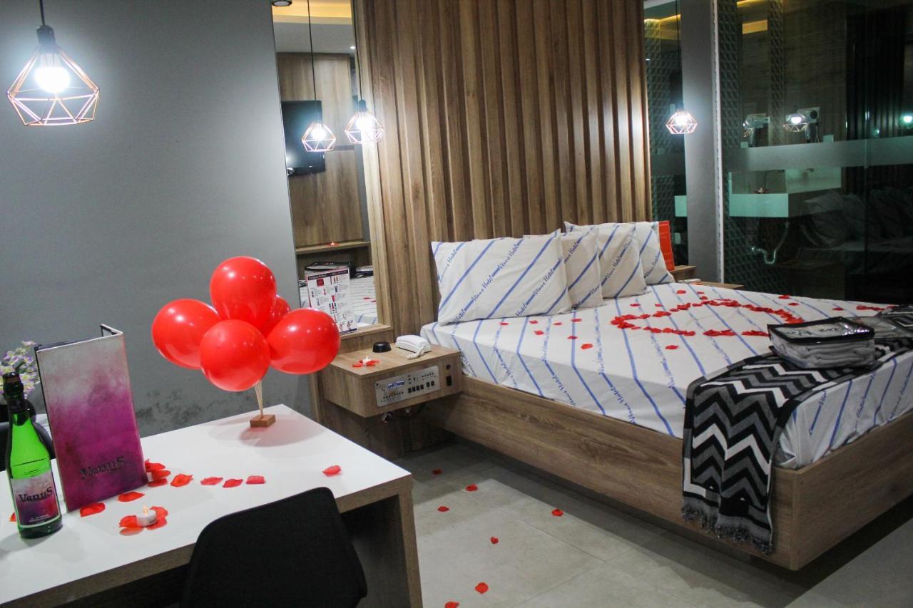 Venus Love hotel Poa